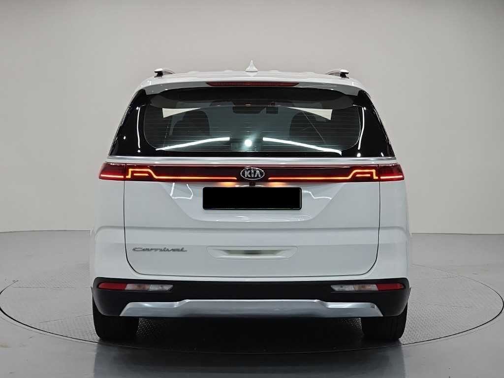 Kia Carnival — photo 03