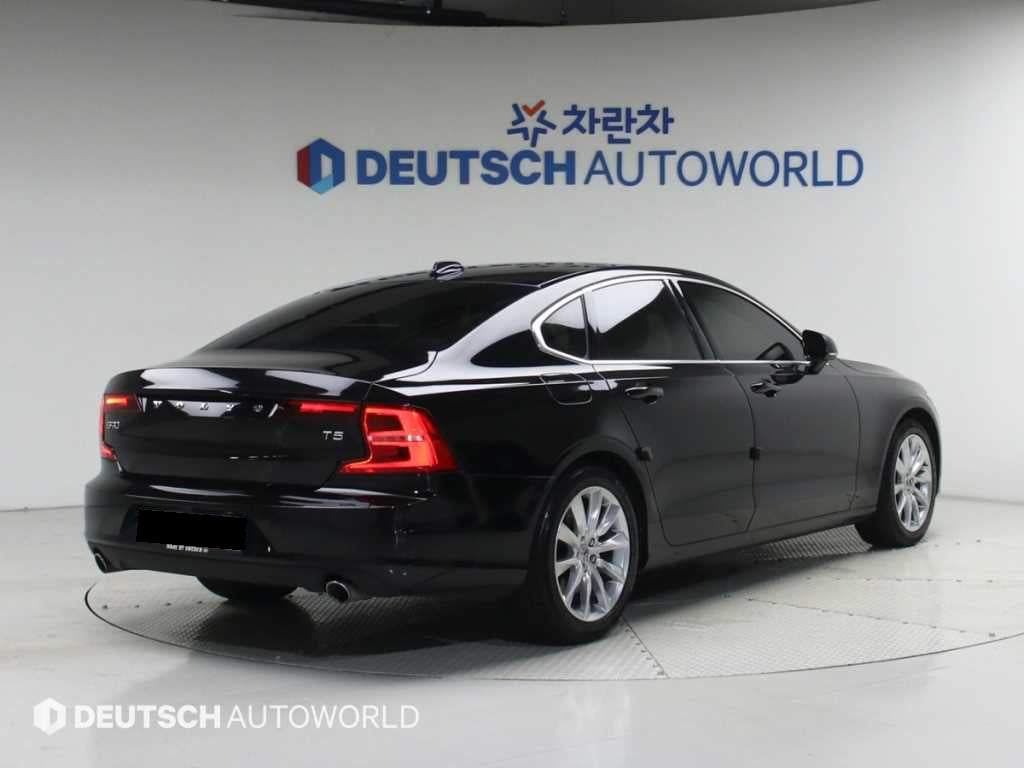 Volvo S90 — photo 02