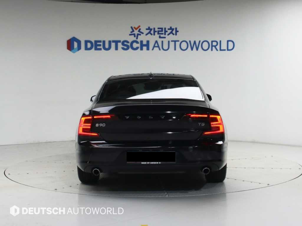Volvo S90 — photo 04