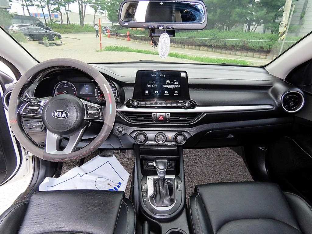 Kia K3 — photo 07