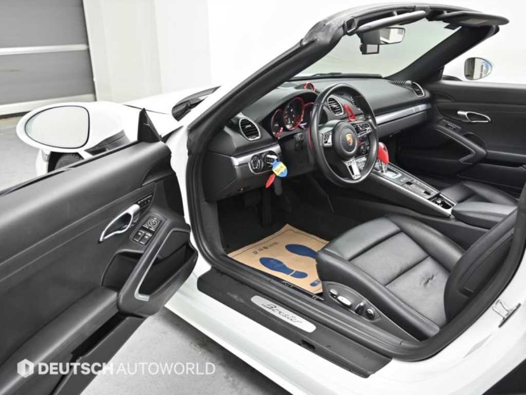 Porsche 718 — photo 12