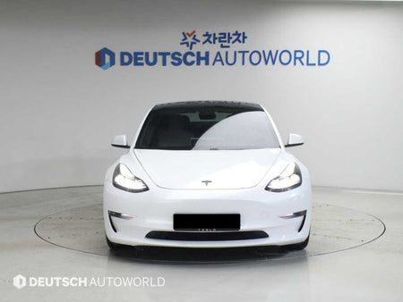 Tesla Model 3 — photo 03