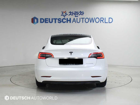 Tesla Model 3 — photo 04