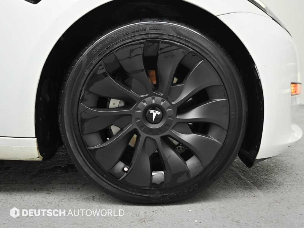 Tesla Model 3 — photo 05