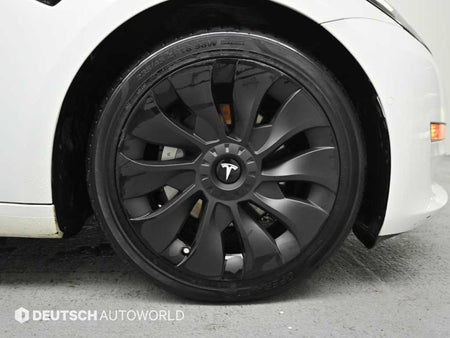 Tesla Model 3 — photo 05