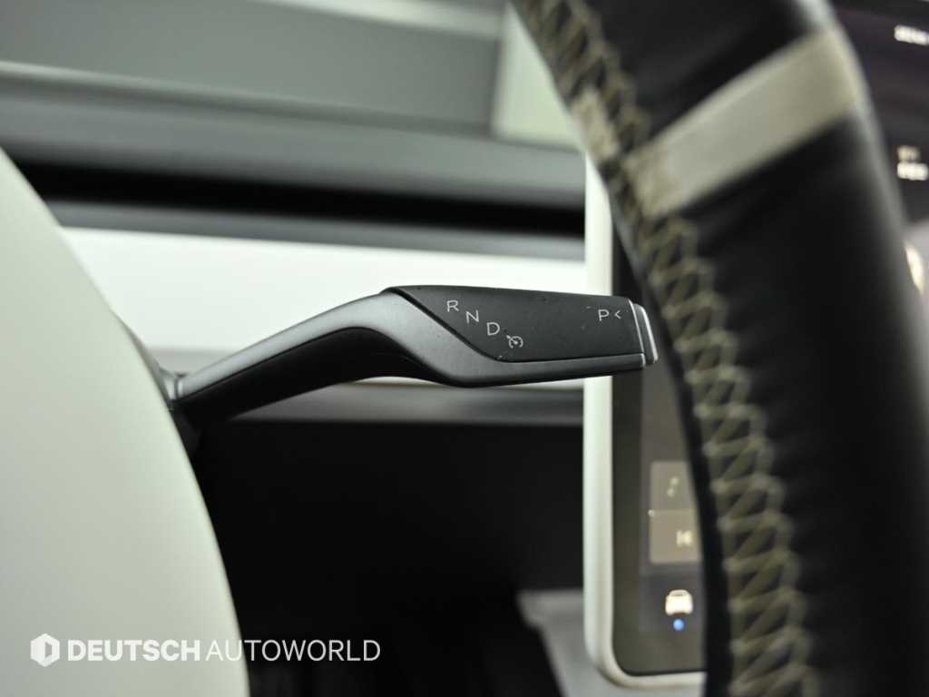 Tesla Model 3 — photo 09
