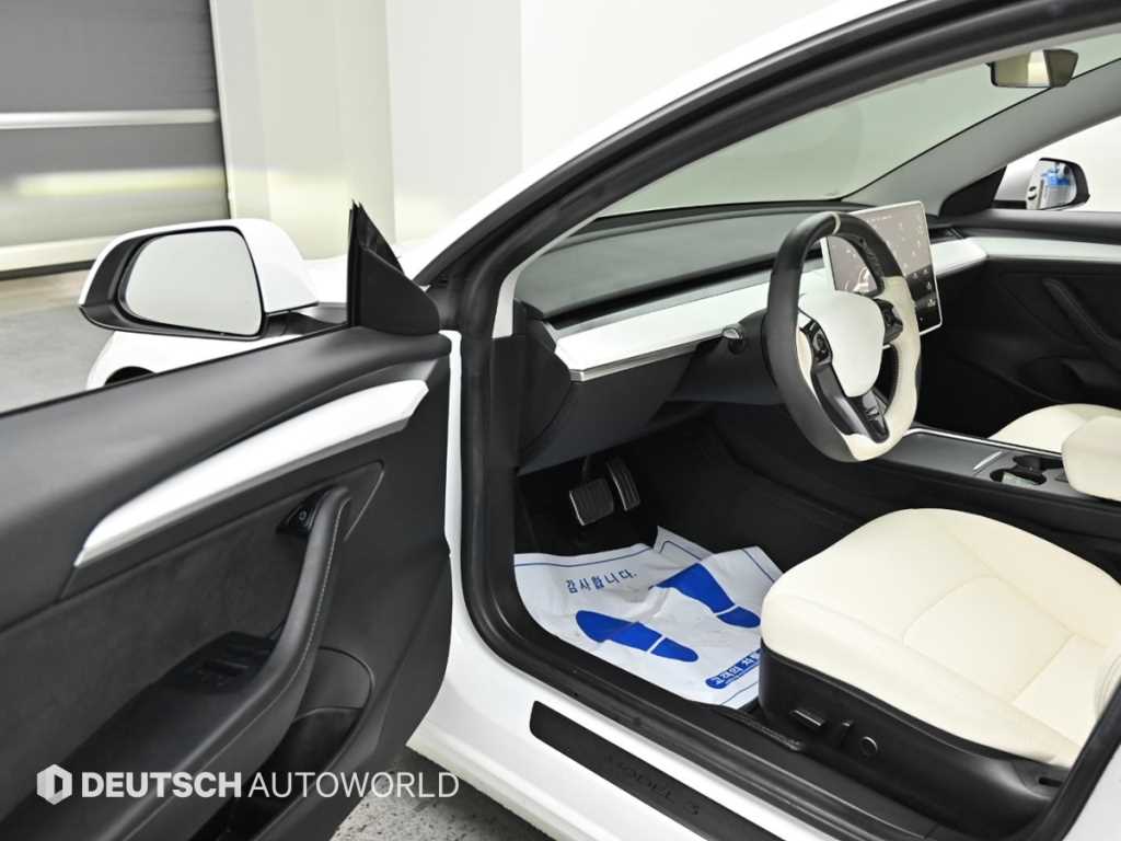 Tesla Model 3 — photo 11