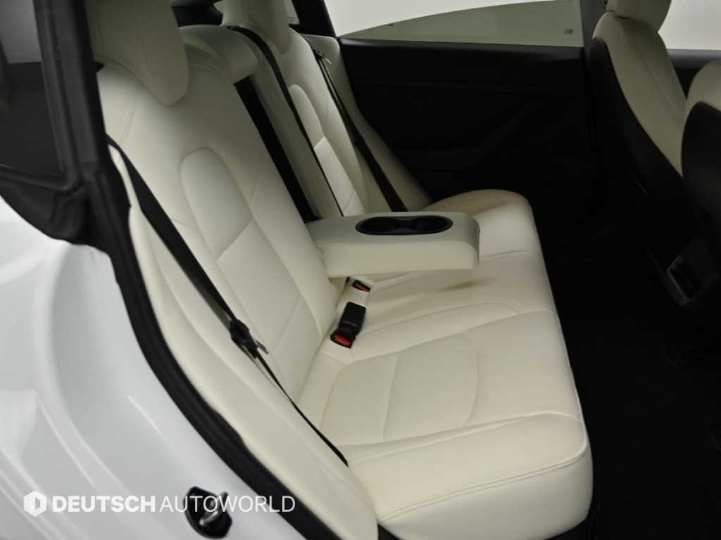Tesla Model 3 — photo 12