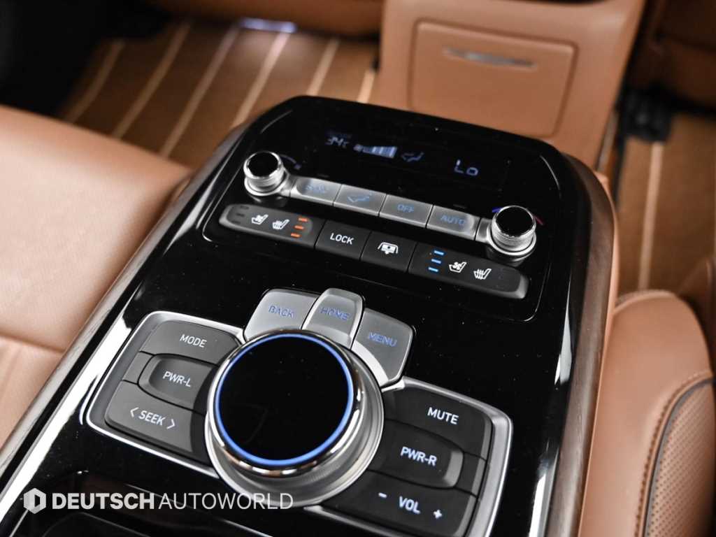Genesis G90 — photo 16