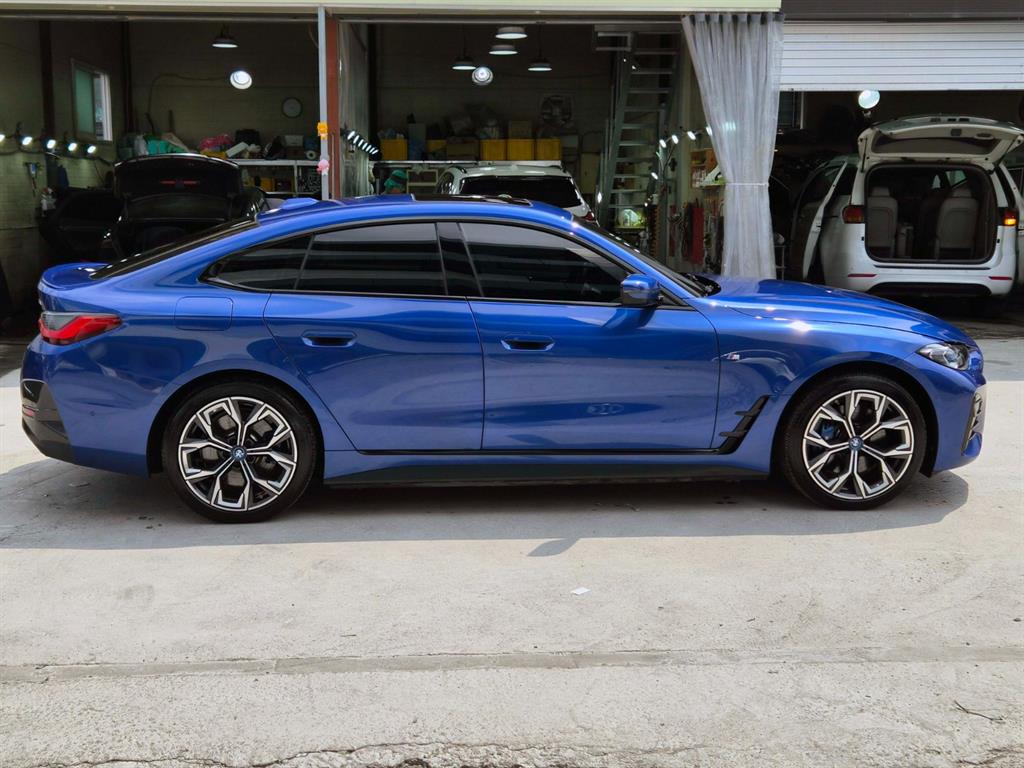 BMW i4 — photo 03