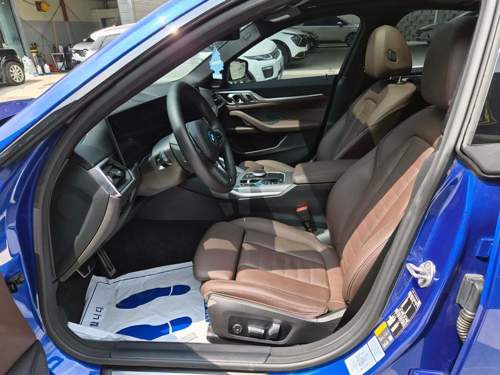 BMW i4 — photo 06