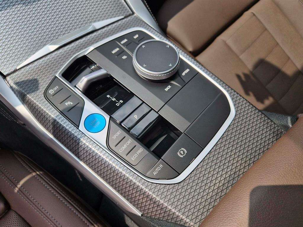 BMW i4 — photo 11