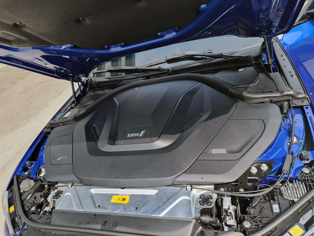 BMW i4 — photo 19