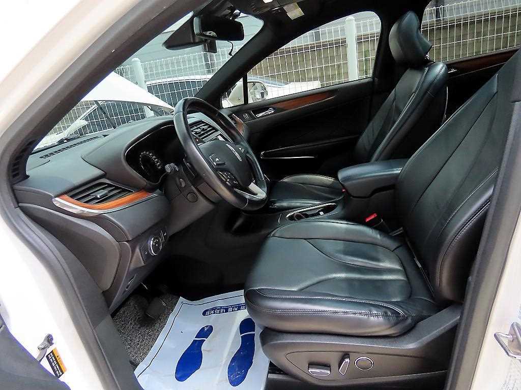 Lincoln MKC — photo 05