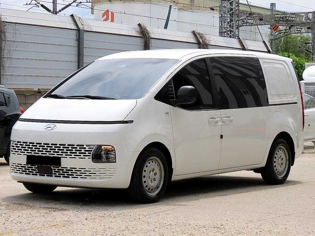 Hyundai Staria — photo 02