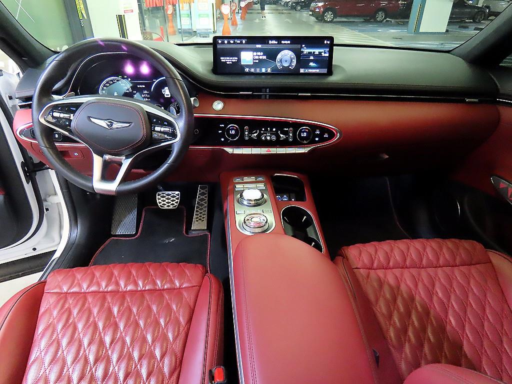 Genesis GV70 — photo 10