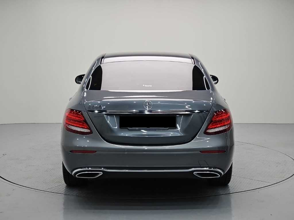 Mercedes-Benz E-Class — photo 03