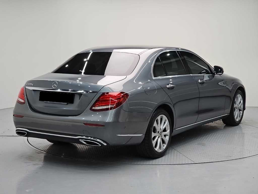 Mercedes-Benz E-Class — photo 04