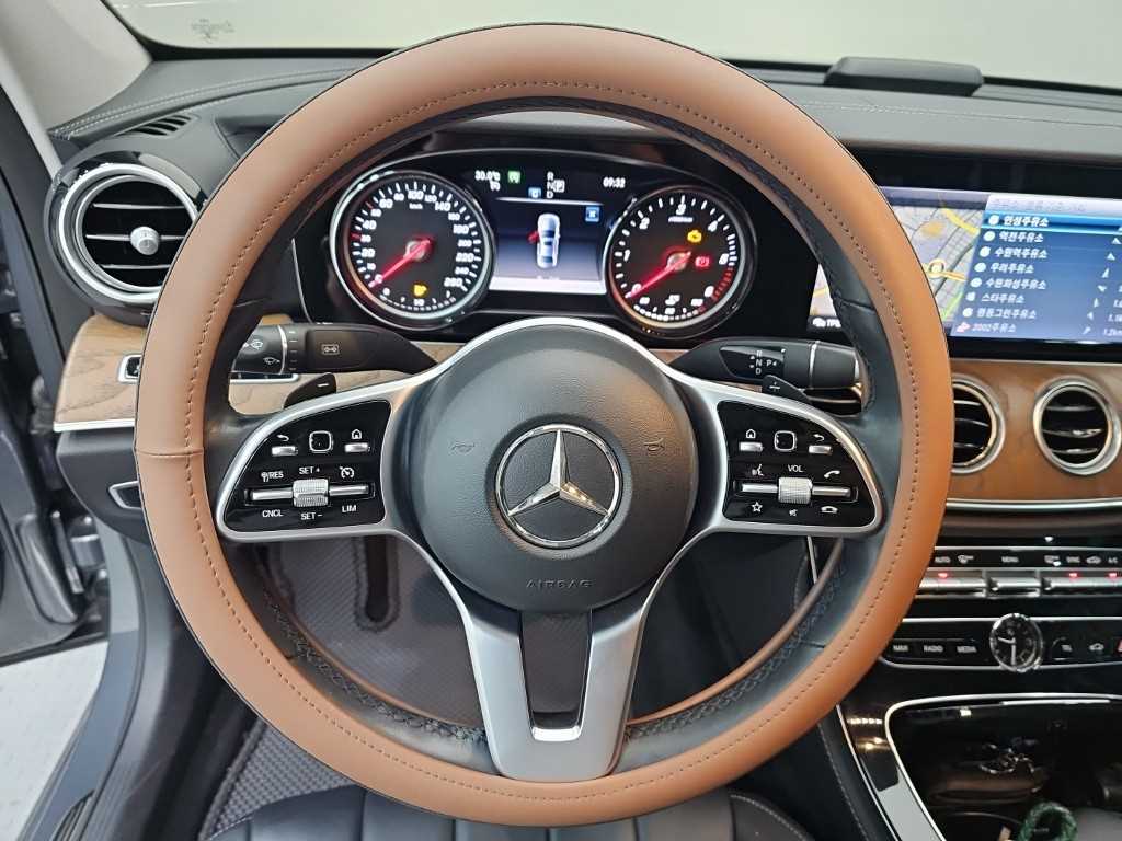 Mercedes-Benz E-Class — photo 09