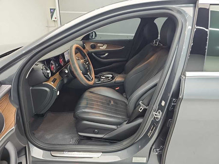 Mercedes-Benz E-Class — photo 11