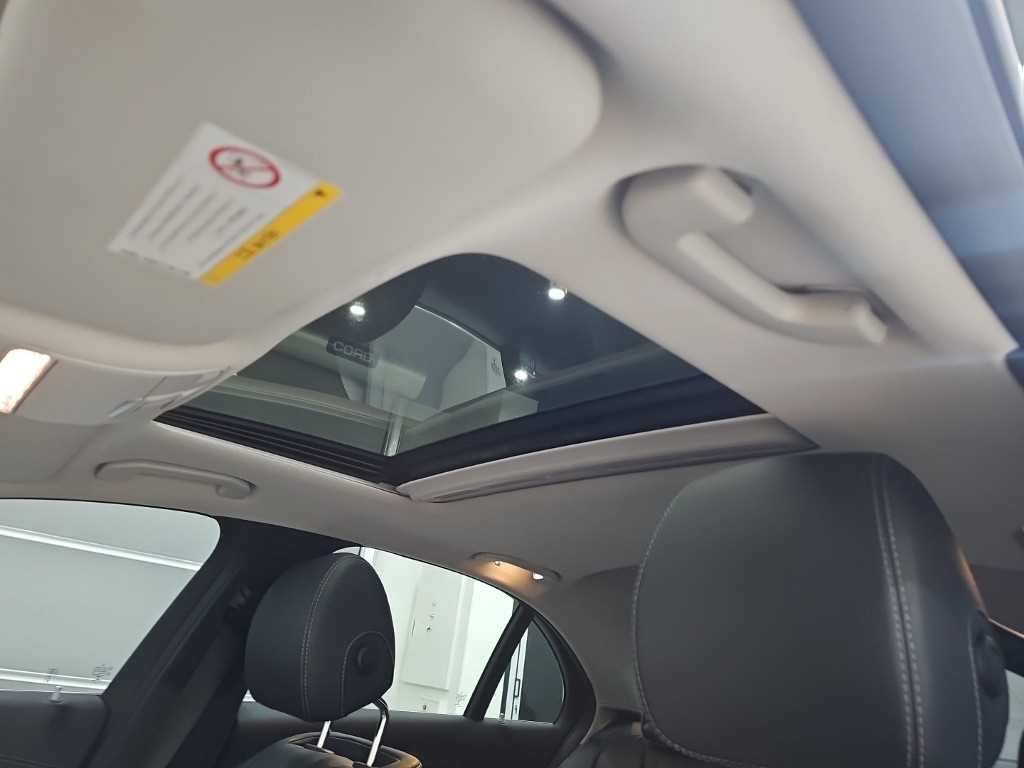 Mercedes-Benz E-Class — photo 14