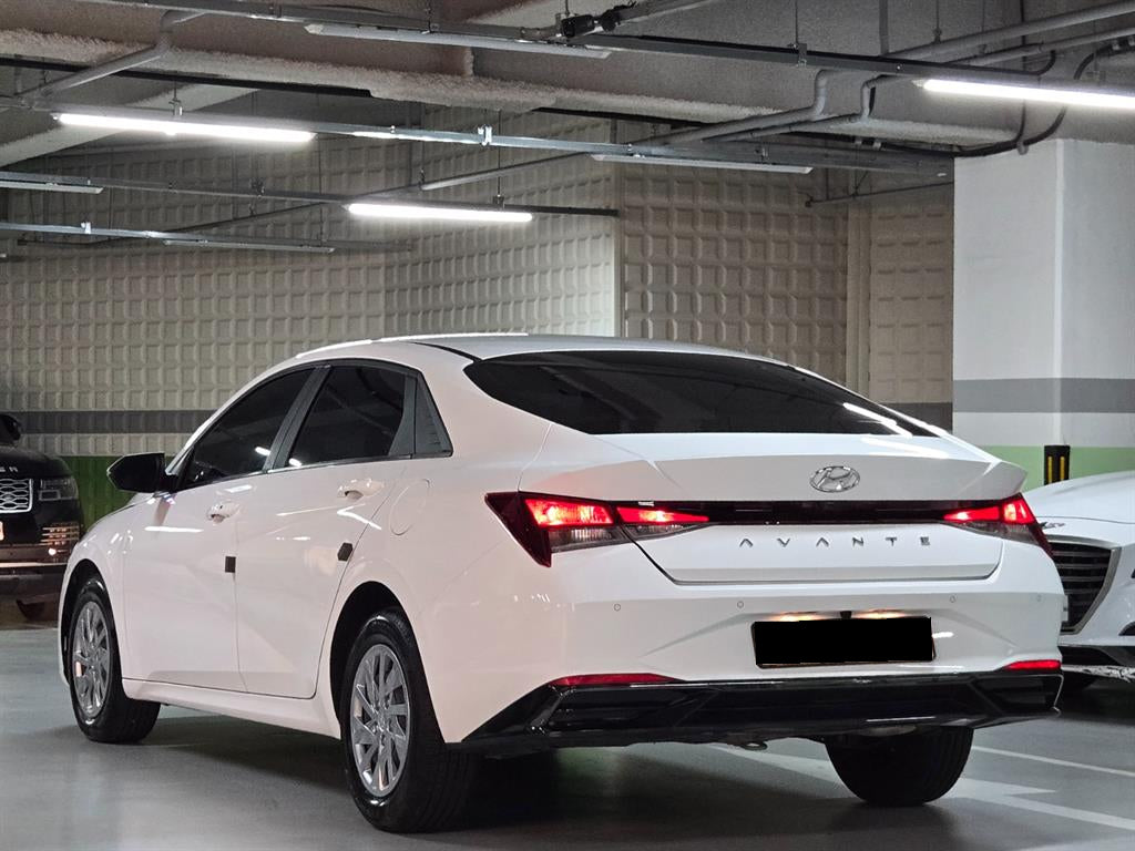 Hyundai Avante — photo 04