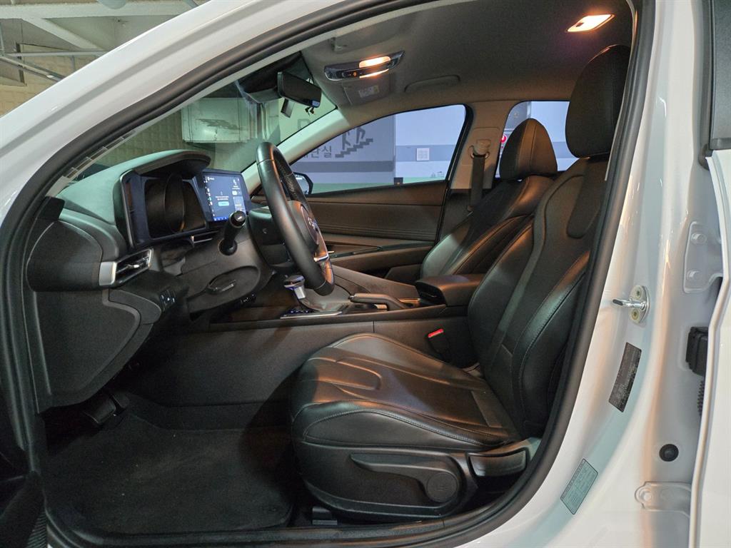 Hyundai Avante — photo 06