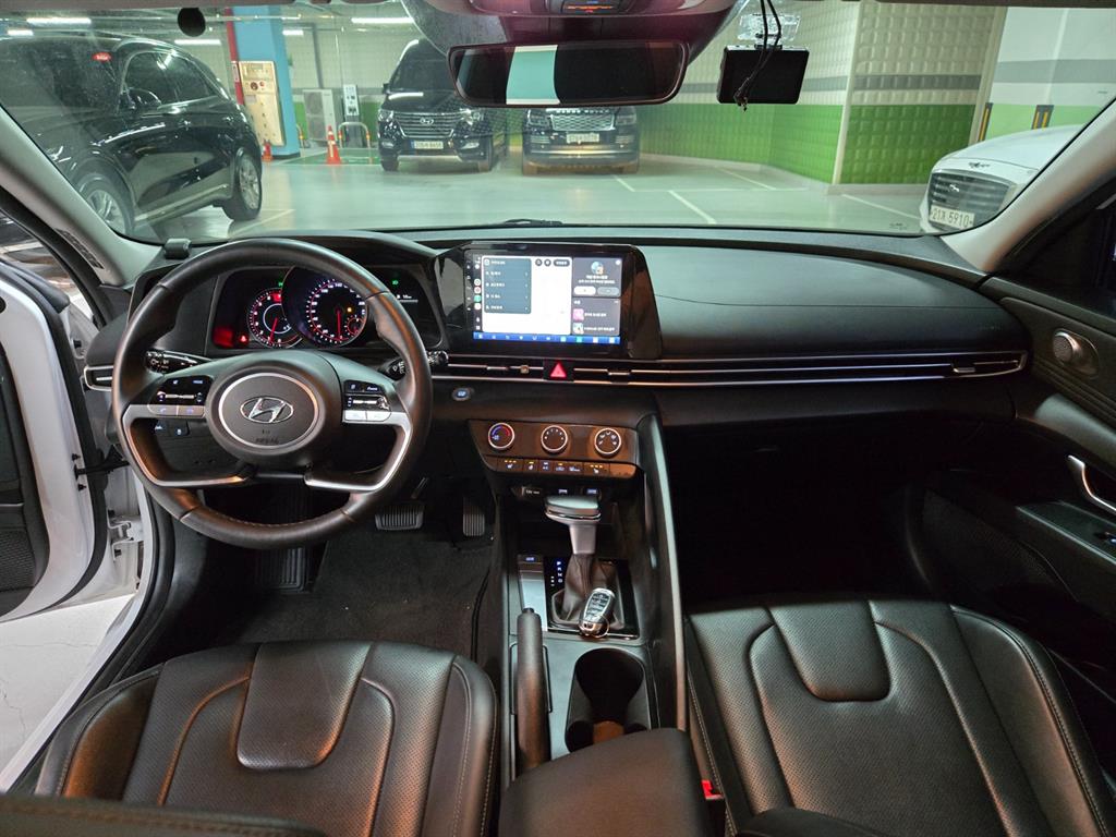Hyundai Avante — photo 08