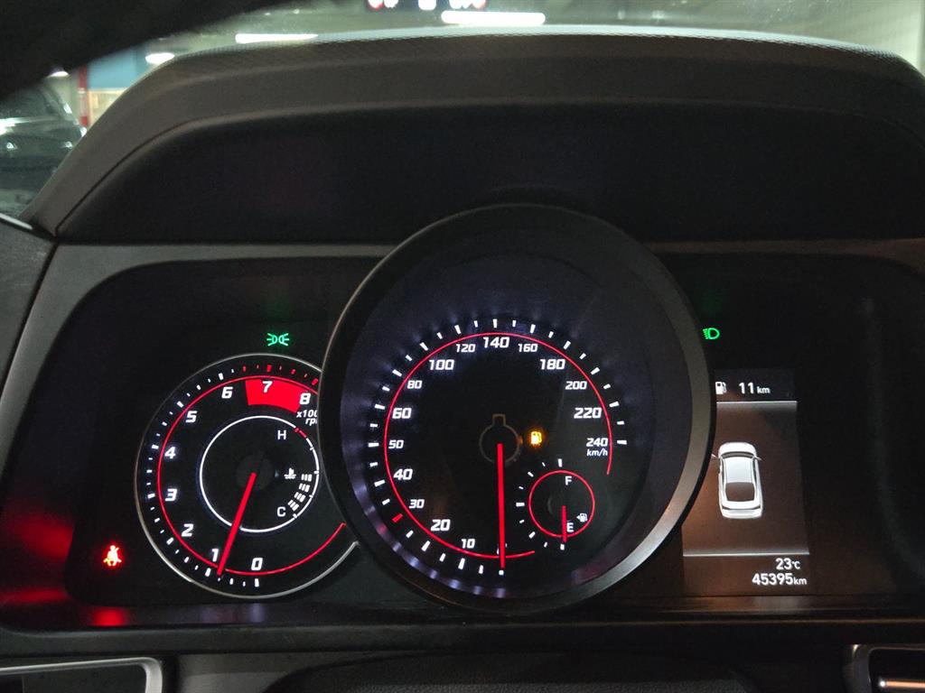 Hyundai Avante — photo 09