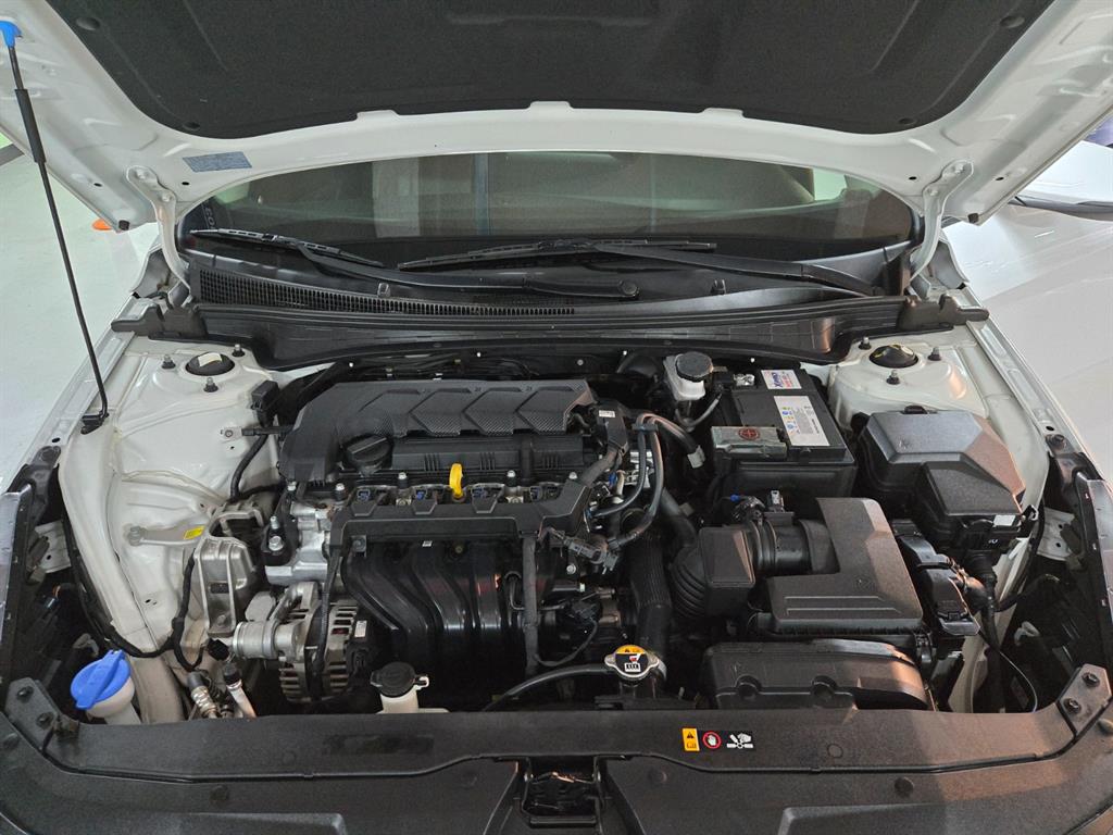 Hyundai Avante — photo 18