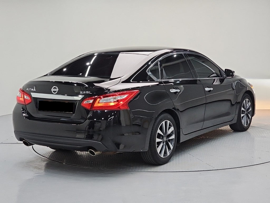 Nissan Altima — photo 04