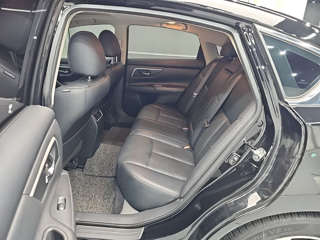 Nissan Altima — photo 12