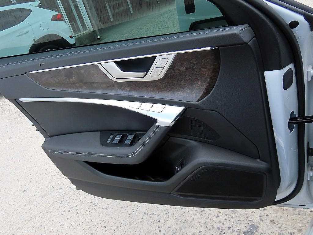 Audi A6 — photo 12