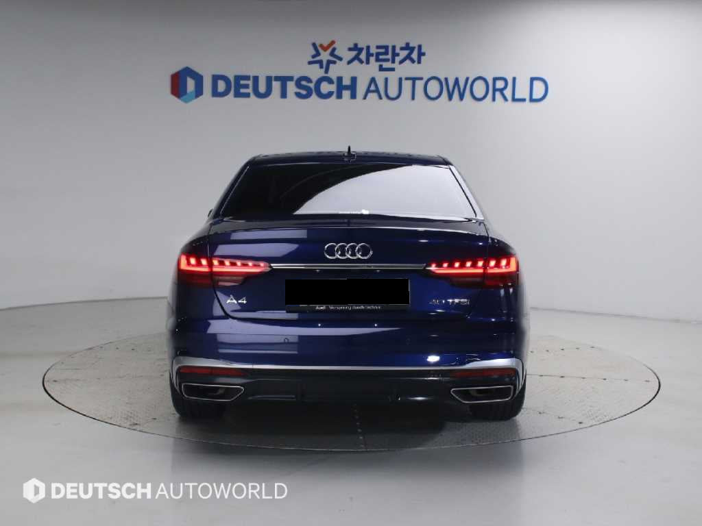 Audi A4 — photo 04