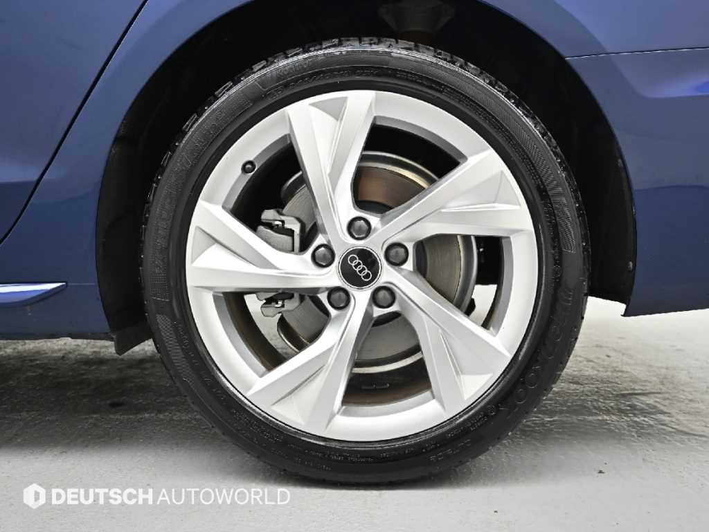 Audi A4 — photo 05