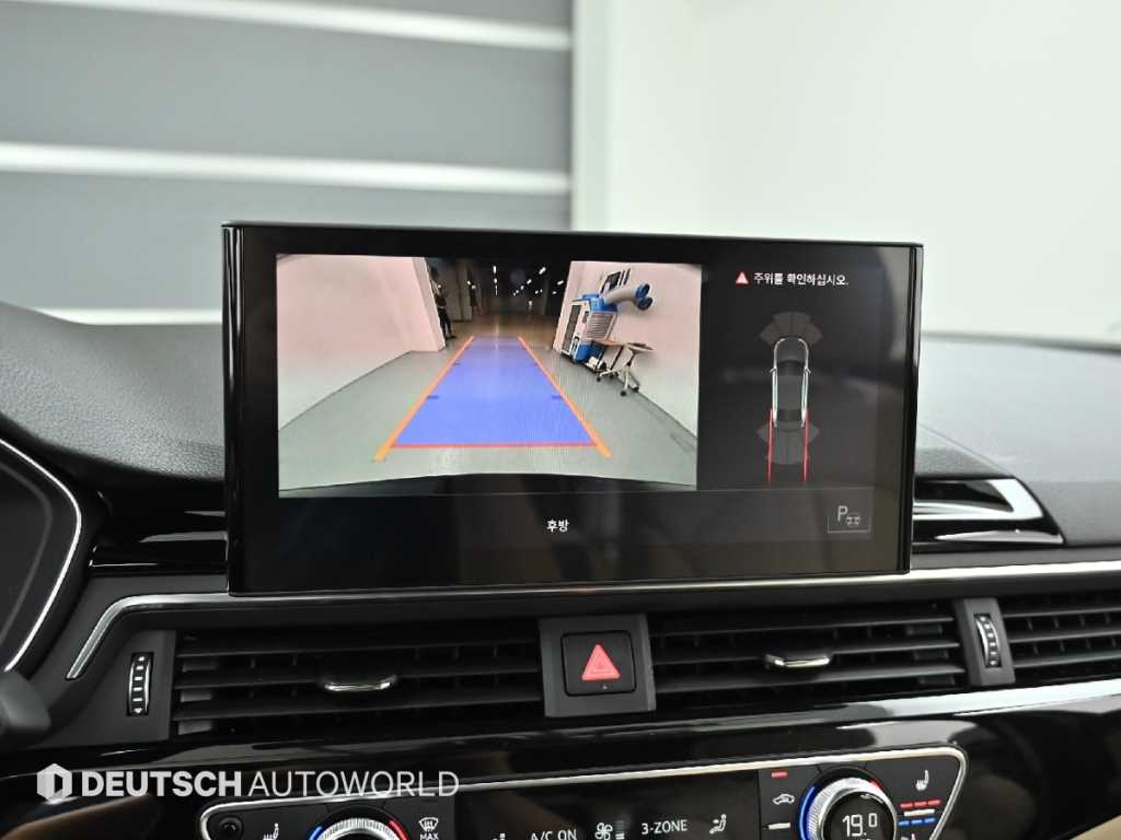 Audi A4 — photo 15