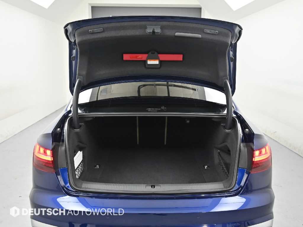 Audi A4 — photo 19