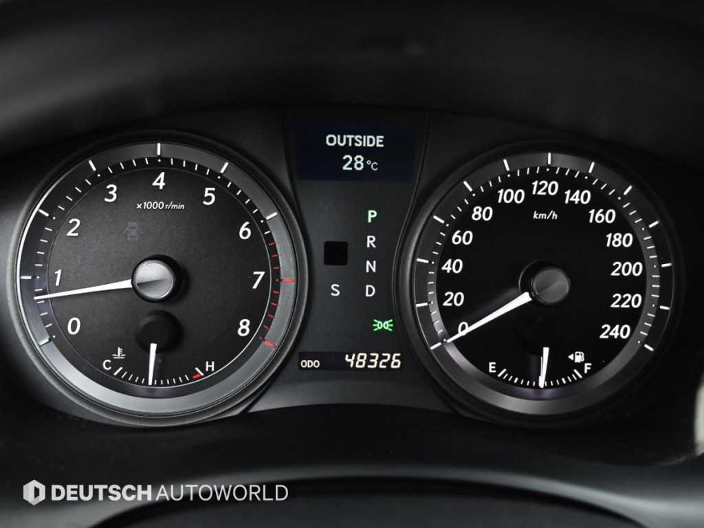 Lexus ES — photo 08