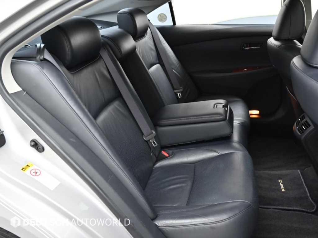 Lexus ES — photo 12