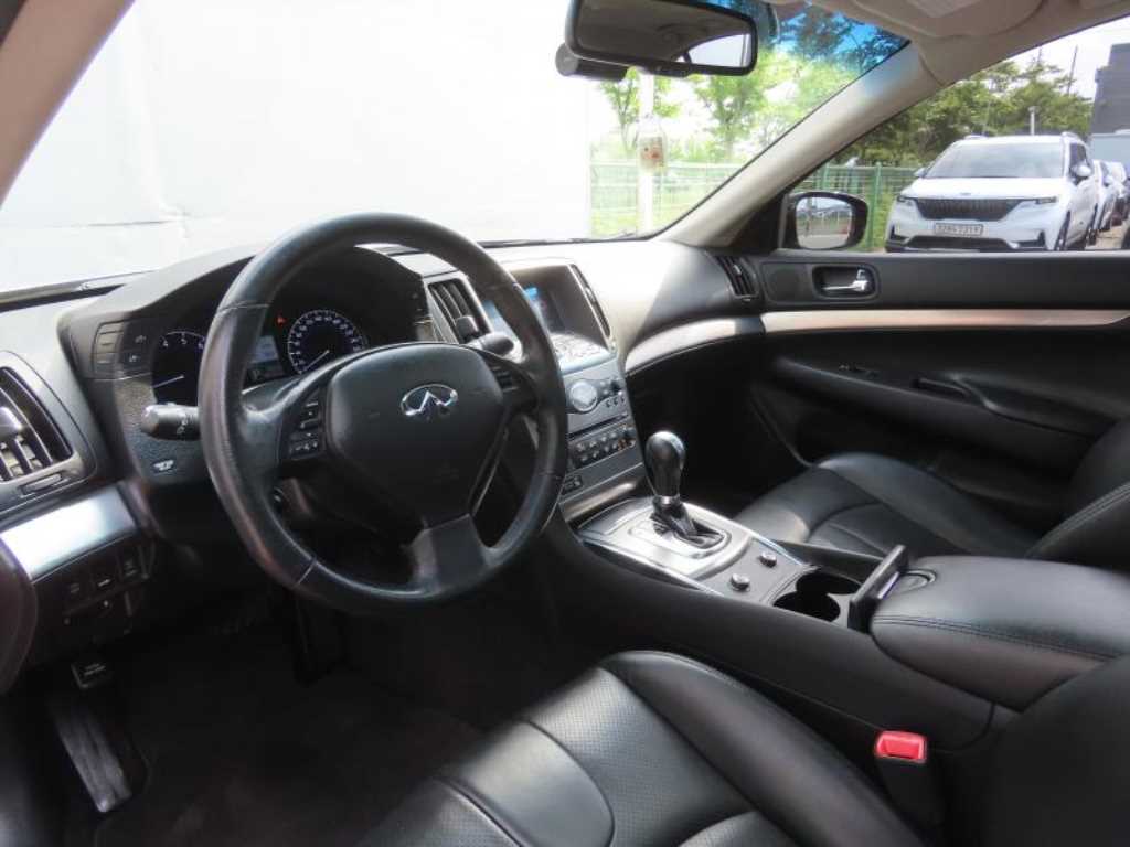 Infiniti G — photo 15
