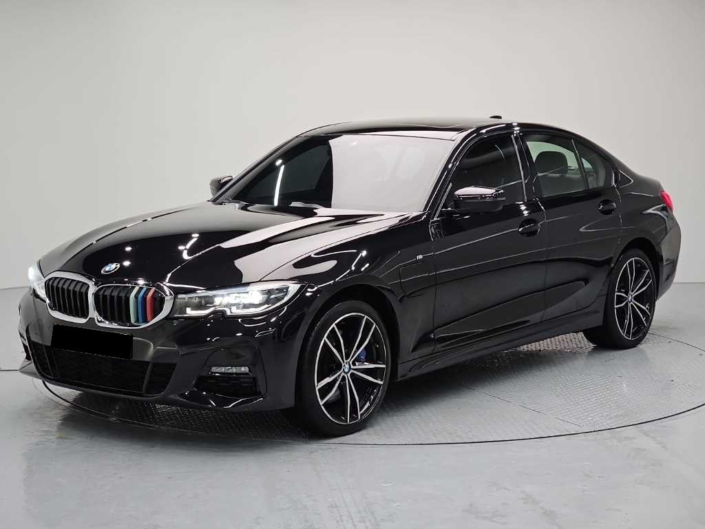 BMW 3-Series — photo 01