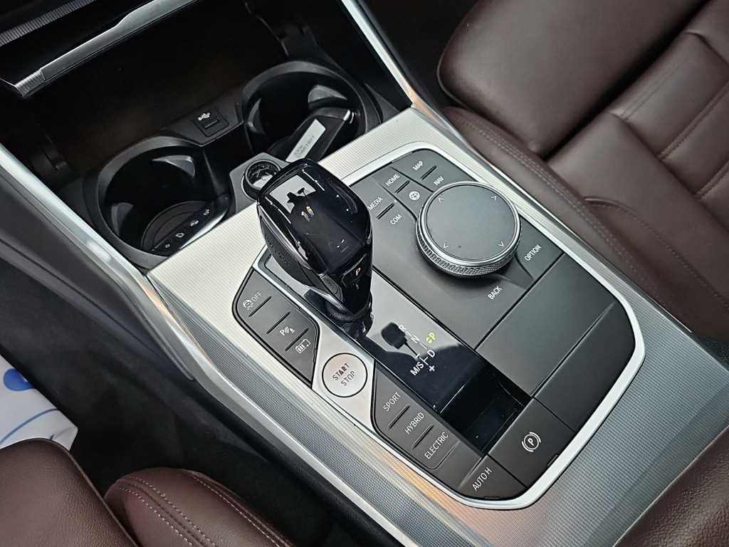 BMW 3-Series — photo 08