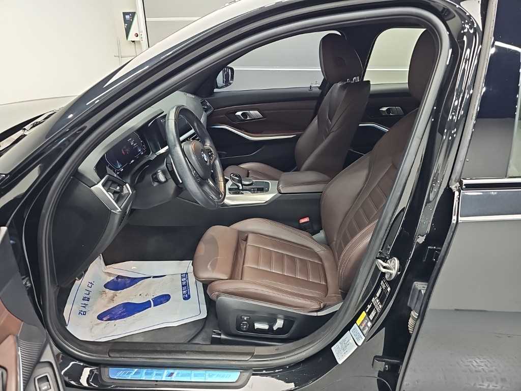 BMW 3-Series — photo 11