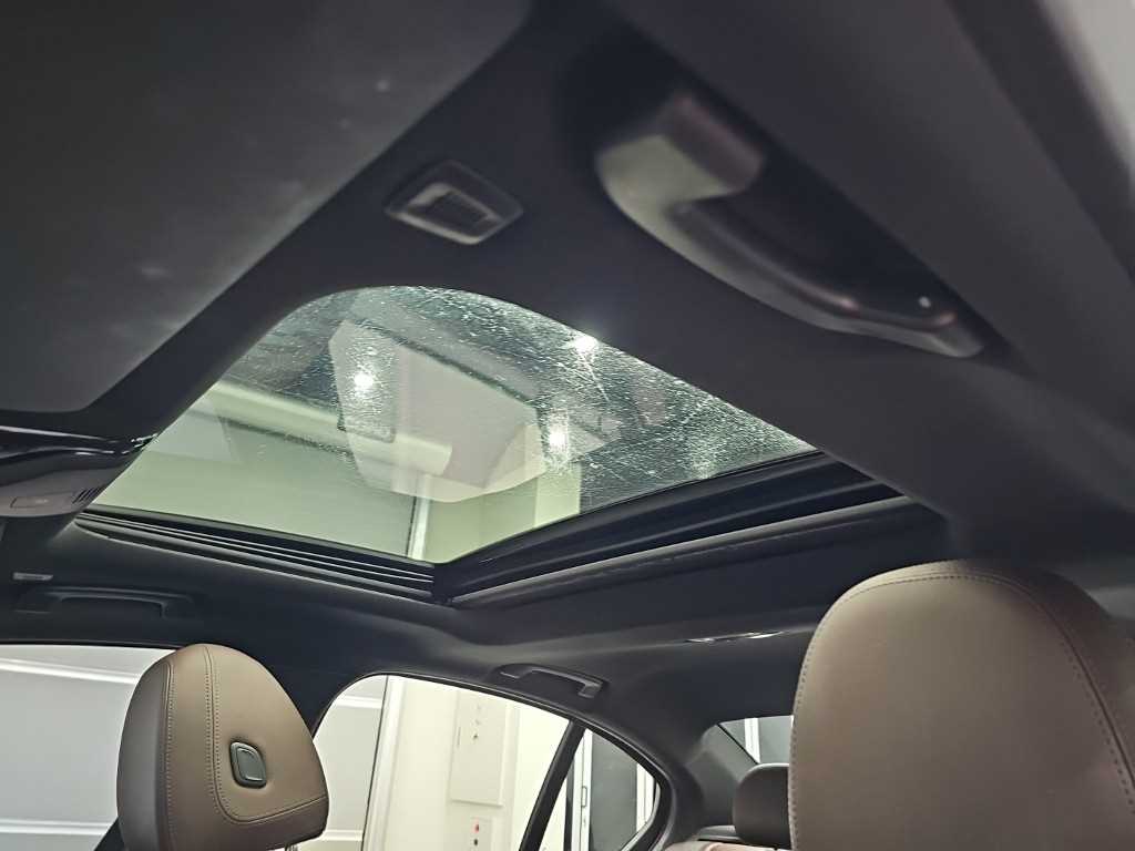 BMW 3-Series — photo 14