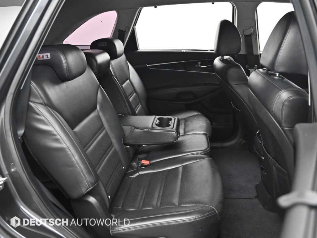 Kia Sorento — photo 12