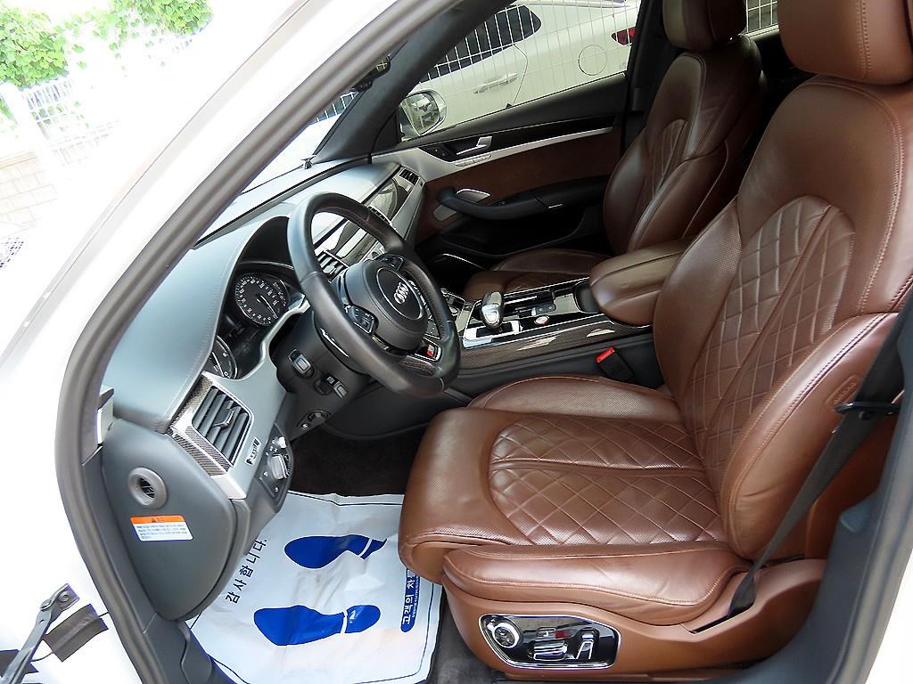 Audi S8 — photo 05