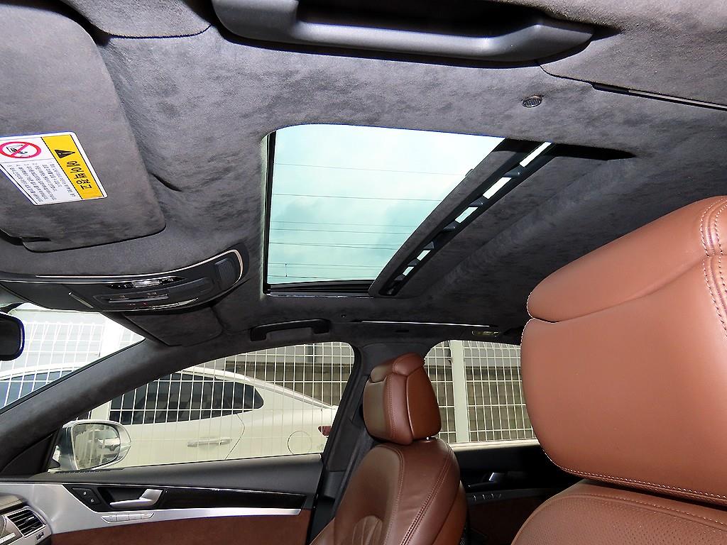 Audi S8 — photo 17