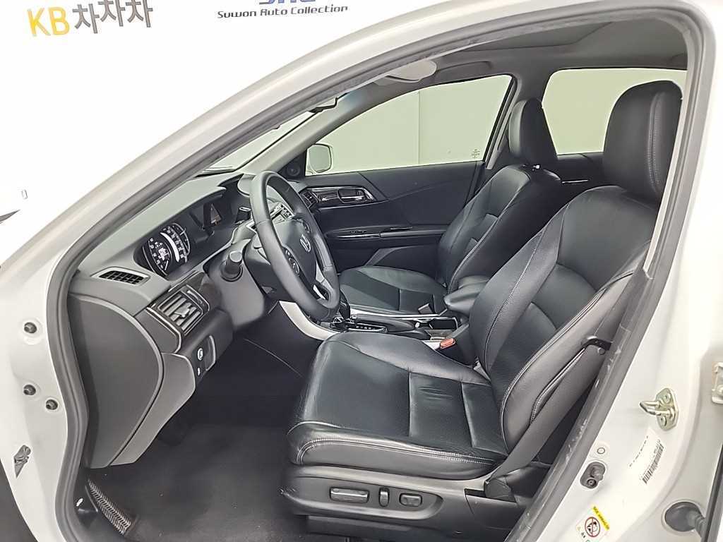 Honda Accord — photo 11