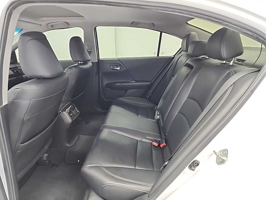 Honda Accord — photo 12