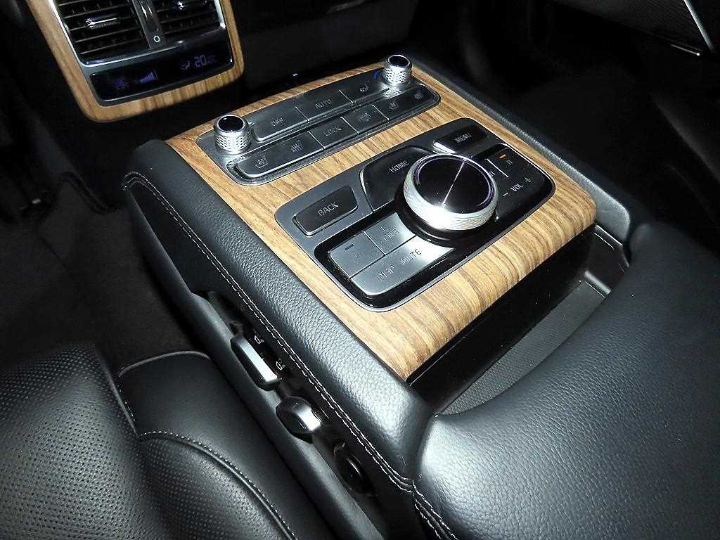 Kia K9 — photo 15